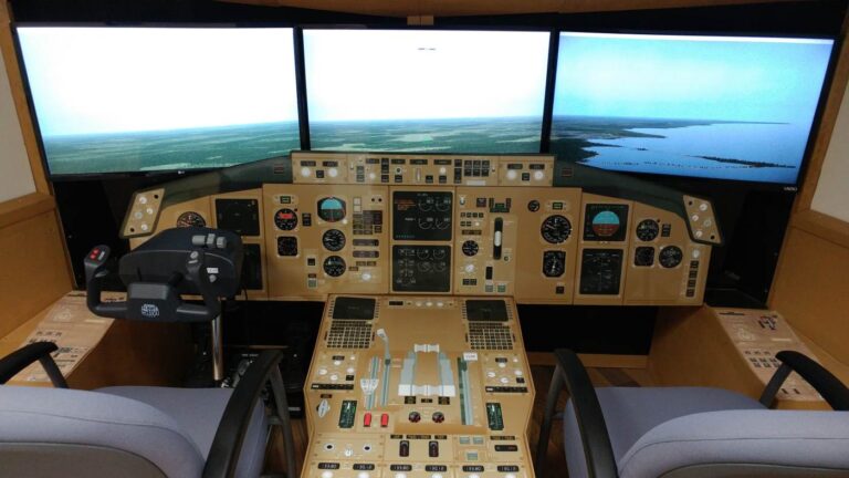 Cockpit Flt Sim 246c6a595056a36 246ee94d 5056 a36f 239573c9dcb49274 ae9217944f0738f696c093bccdcb3e55 768x432